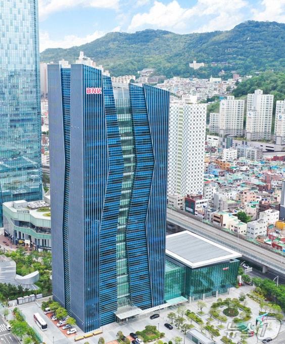 본문 이미지 - 부산은행 본사 전경.(부산은행 제공)