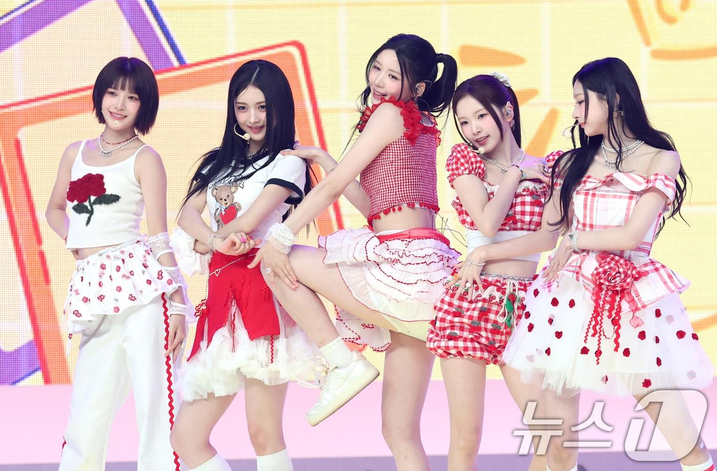 그룹 힛지스(HITGS)가 28일 서울 등촌동 SBS 공개홀에서 가진 첫 번째 싱글 앨범 '띵스 위 러브 : 에이치(Things we love : H)' 쇼케이스에서 타이틀 곡 '사워패치'를 선보이고 있다. 2025.4.28/뉴스1 ⓒ News1 권현진 기자