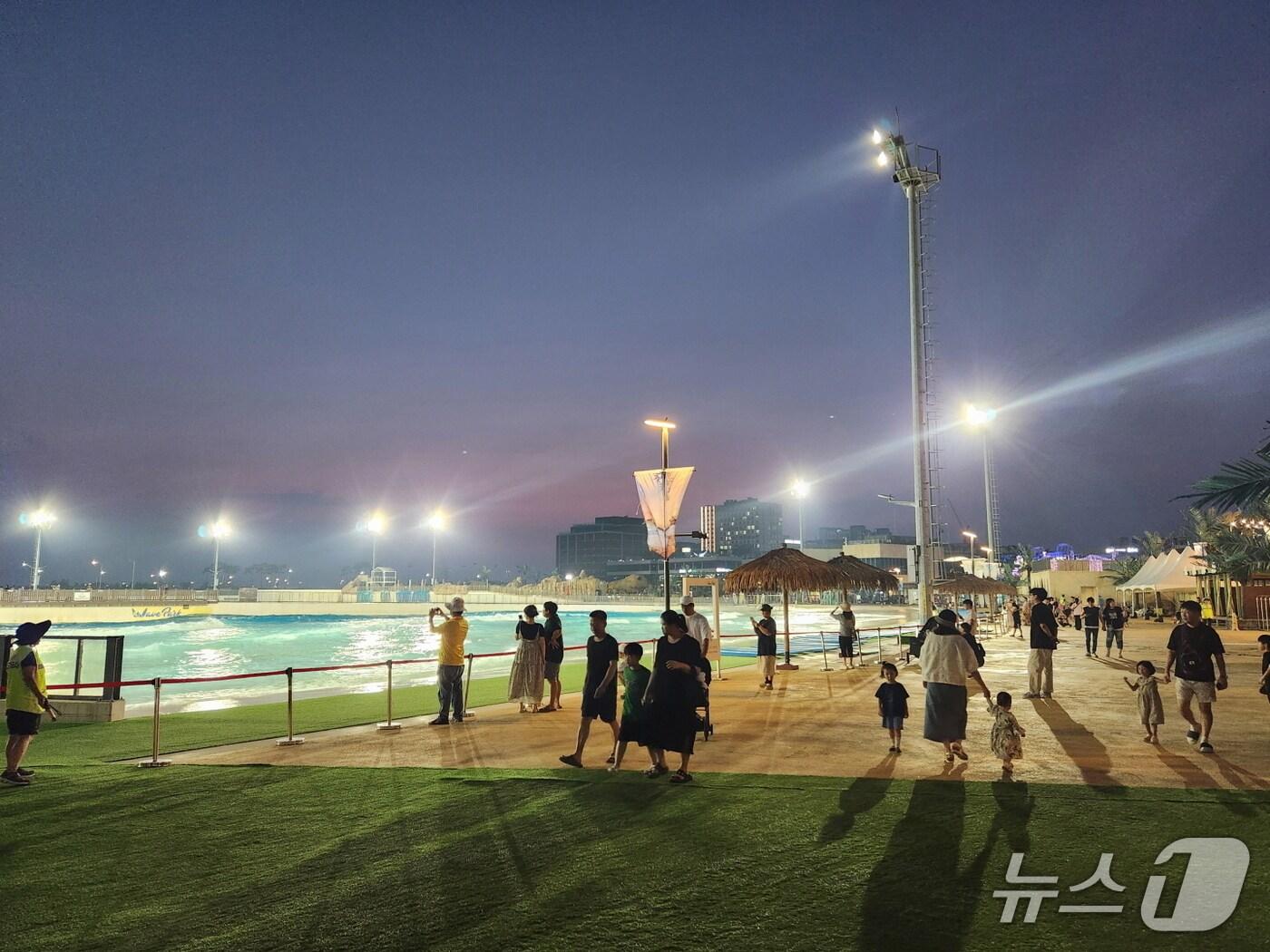 본문 이미지 - 웨이브파크 야간개장.(시흥시 제공)