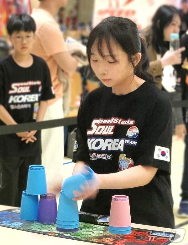 본문 이미지 - 우석대 스포츠지도학과 2학년 홍채영 학생이 2025 WSSA 월드 스포츠스태킹 챔피언십’에서 개인전과 팀 릴레이 부문에서 각각 2위를 차지했다