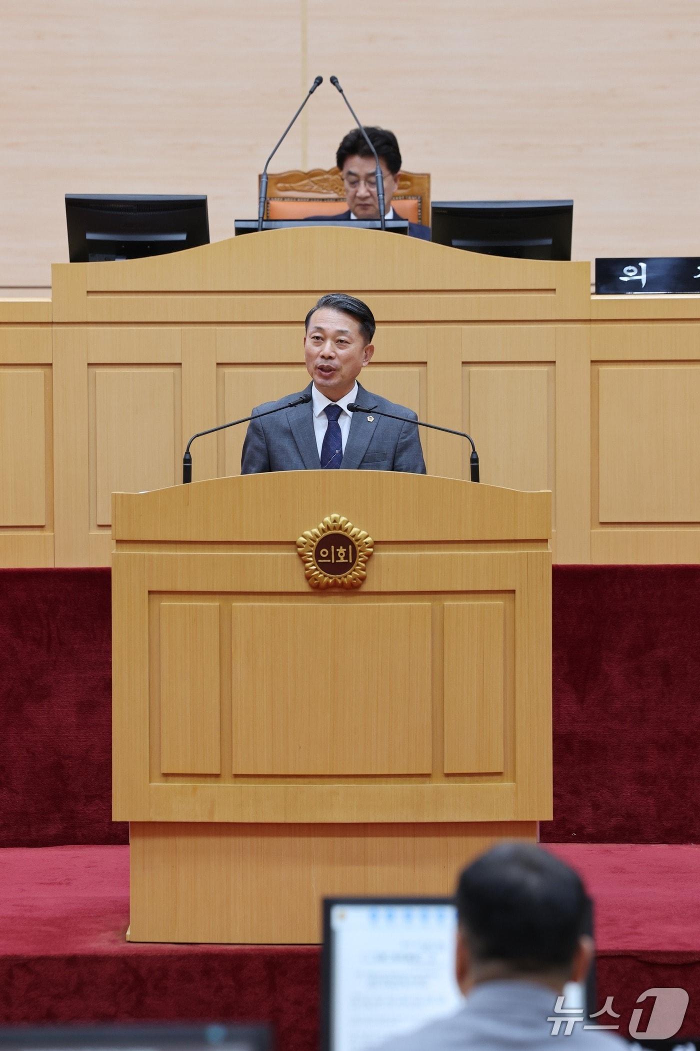 본문 이미지 - 이재태 전남도의원이 5분발언을 통해 전남도의 후방지역 지뢰 제거를 촉구하고 있다.&#40;전남도의회 제공, 재판매 및 DB 금지&#41;