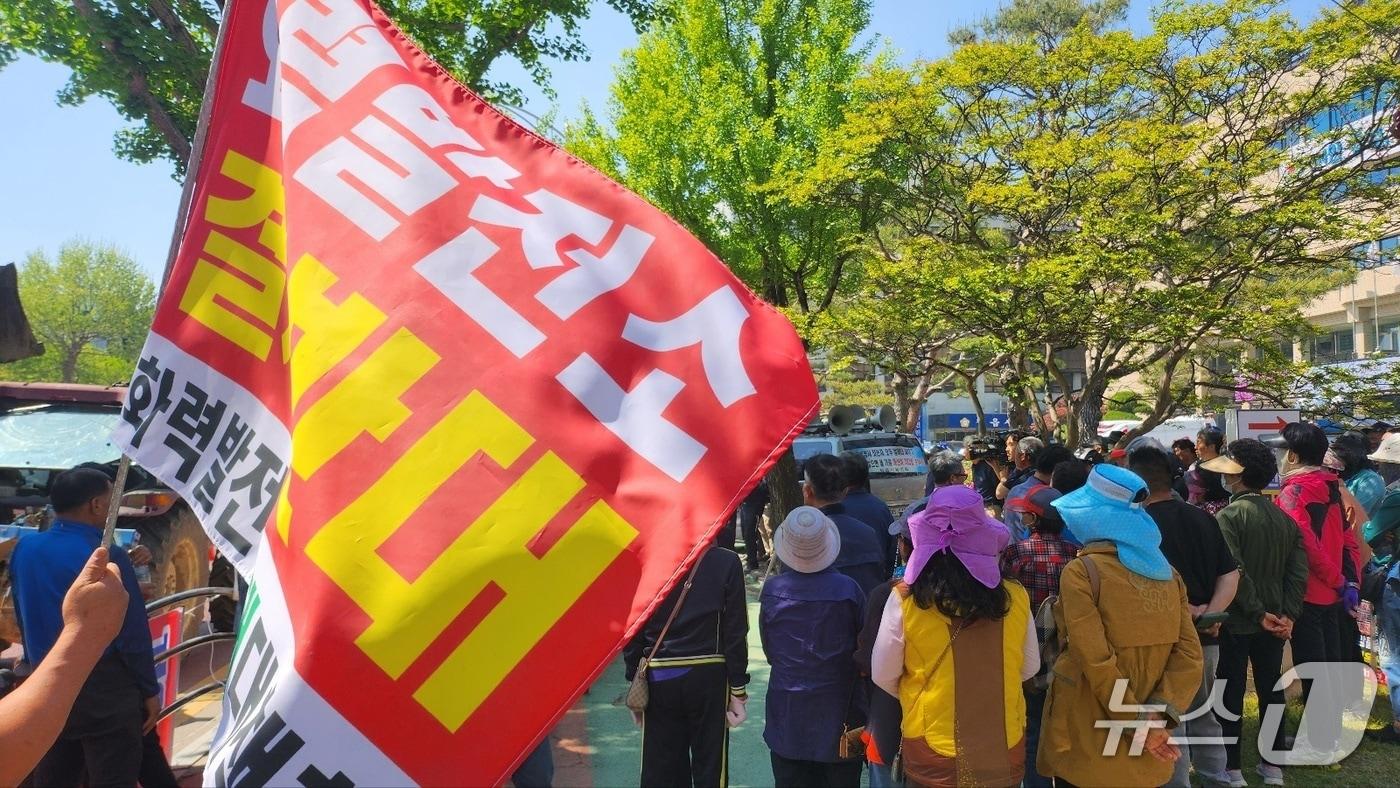 바이오매스 발전시설(SRF) 건립을 반대하는 주민 집회가 28일 정읍시청 앞에서 열렸다.2025.4.28/뉴스1ⓒ News1 박제철 기자