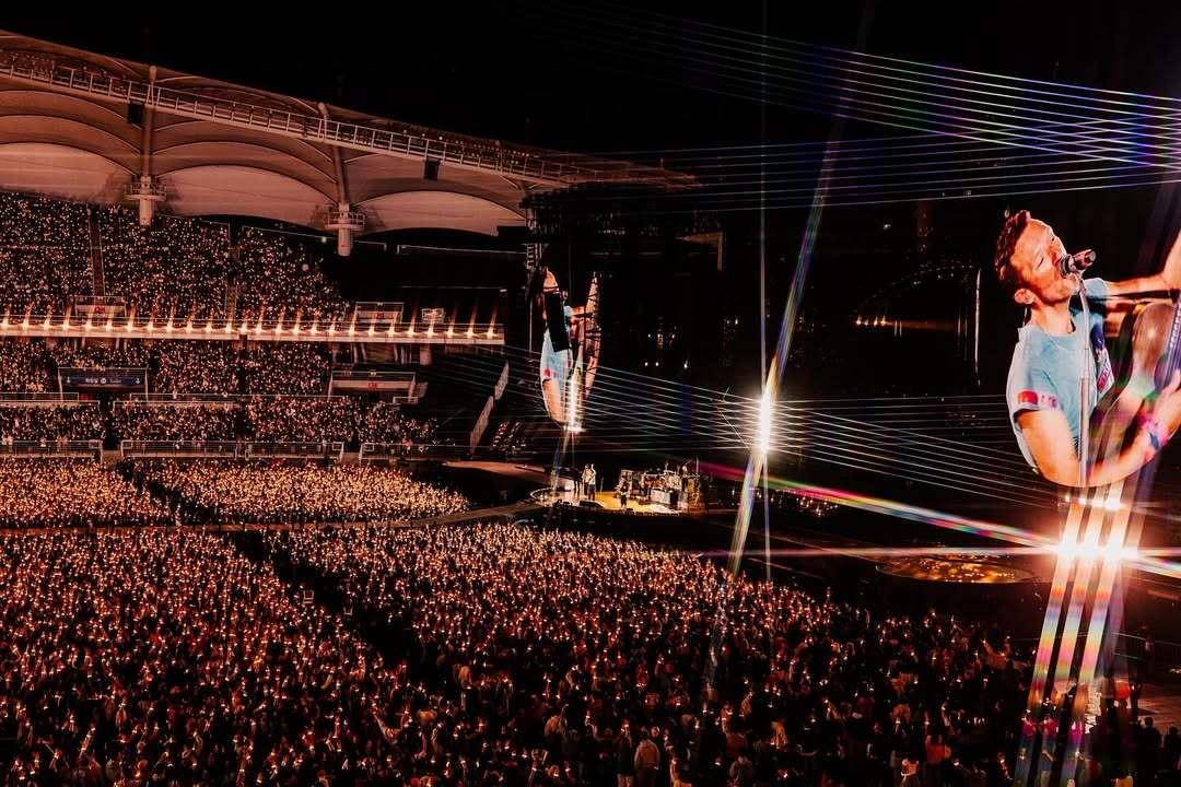 본문 이미지 - 콜드플레이가 지난 16일부터 25일까지 경기 고양 고양종합운동장에서 내한공연 '뮤직 오브 더 스피어스 딜리버드 바이 디에이치엘'을 개최했다. (콜드플레이 공식 SNS 갈무리)