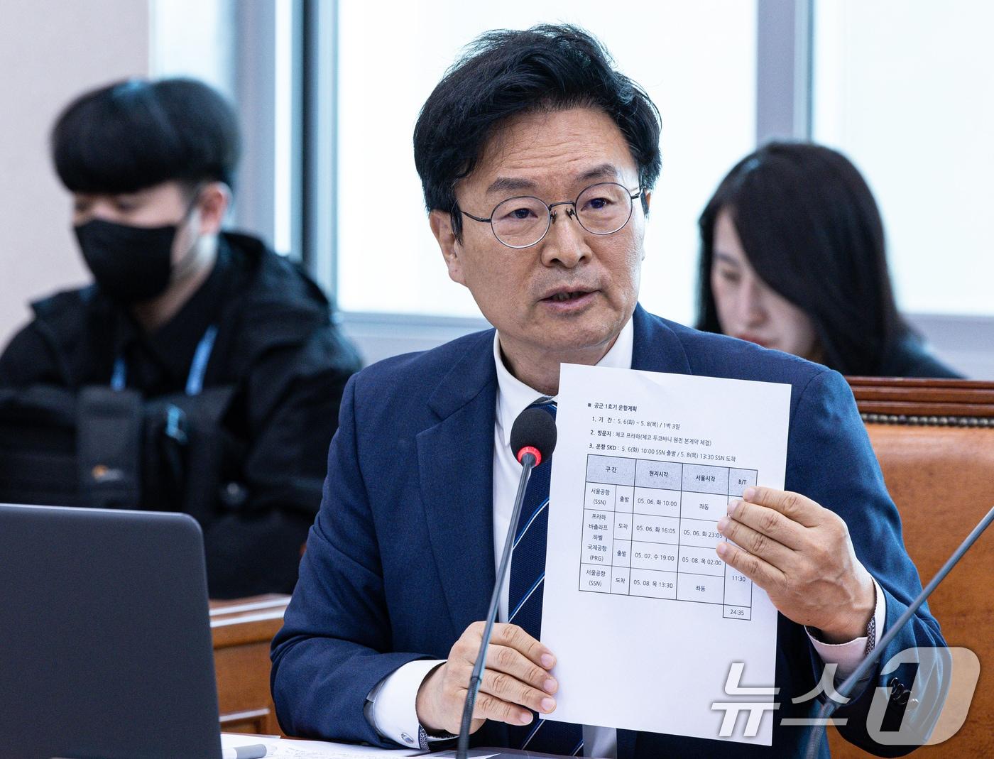 본문 이미지 - 정진욱 더불어민주당 의원이 29일 오전 서울 여의도 제424회 국회&#40;임시회&#41; 산업통상자원중소벤처기업위원회 제3차 전체회의에서 의사진행발언을 하고 있다. 2025.4.29/뉴스1 ⓒ News1 이재명 기자