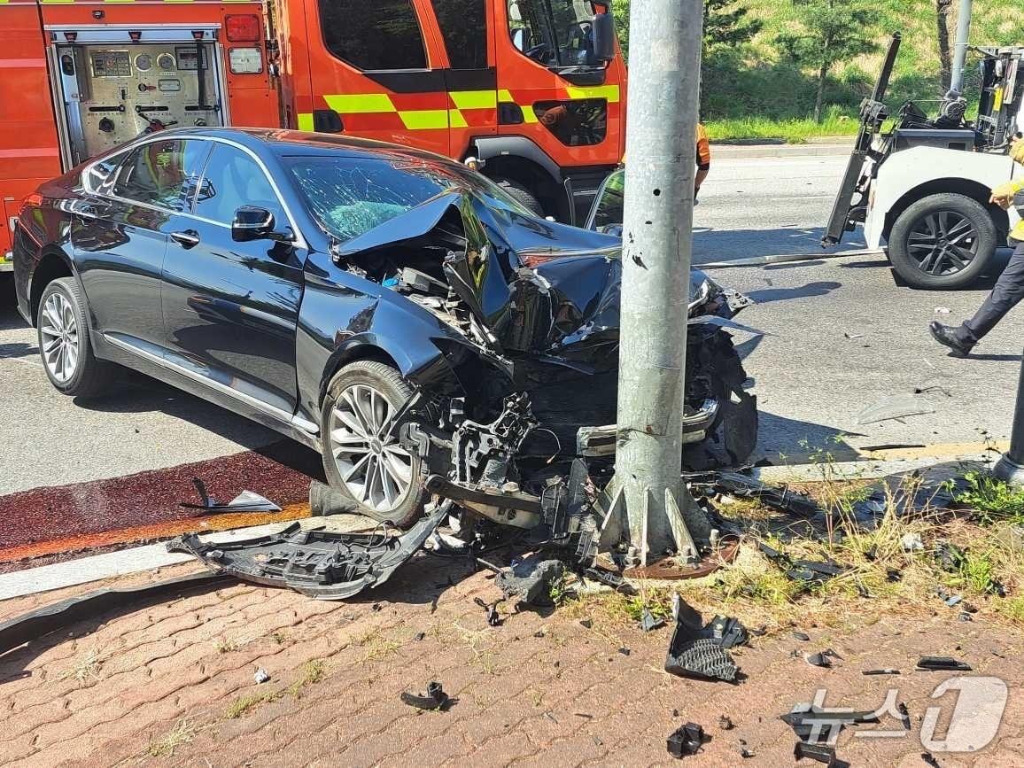 본문 이미지 - 강원 원주 무실동 교통사고 현장.&#40;원주소방서 제공, 재판매 및 DB금지&#41; 