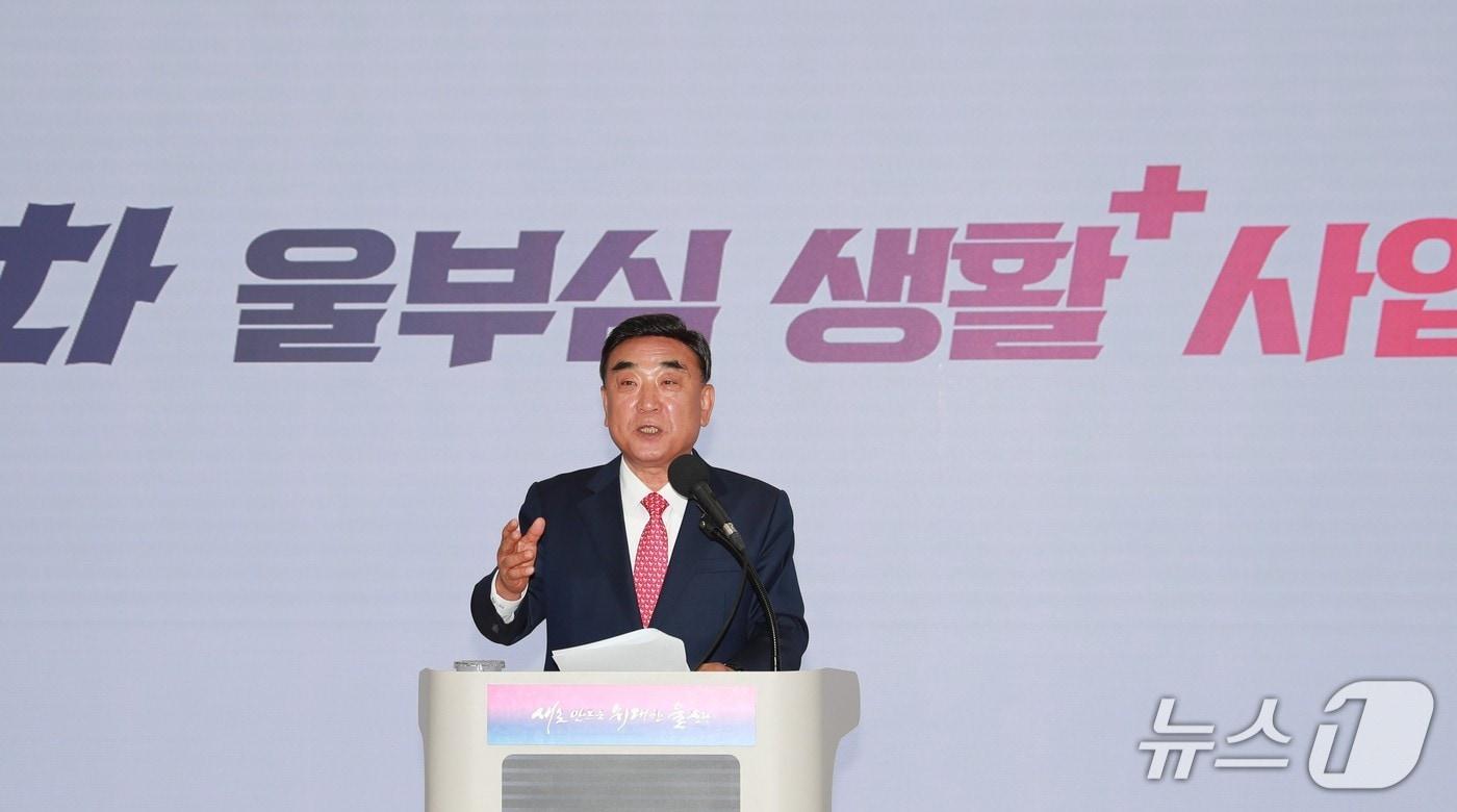 김두겸 울산시장이 29일 울산시청 1층 로비에서 제2차 울부심 생활+사업 발표와 관련된 기자회견을 하고 있다.&#40;울산광역시제공. 재판매 및 DB 금지&#41;