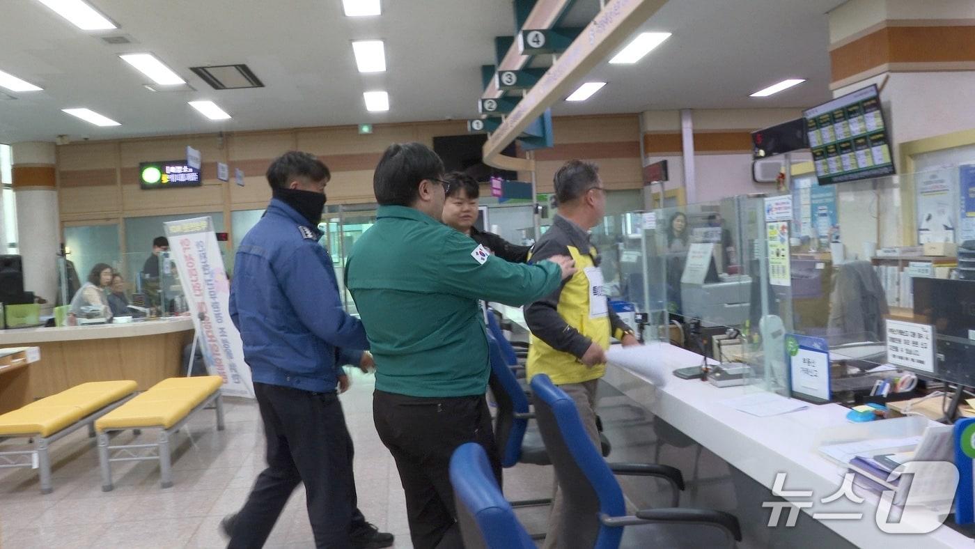 본문 이미지 - 강원 속초시 비상상황 대비 모의훈련 실시.(속초시 제공, 재판매 및 DB 금지) 2025.4.29/뉴스1