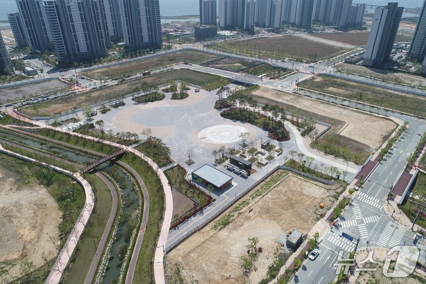 본문 이미지 - 무안 남악신도시 오룡지구 중심광장 전경.(전남개발공사 제공. 재판매 및 DB금지) 2025.4.29/뉴스1