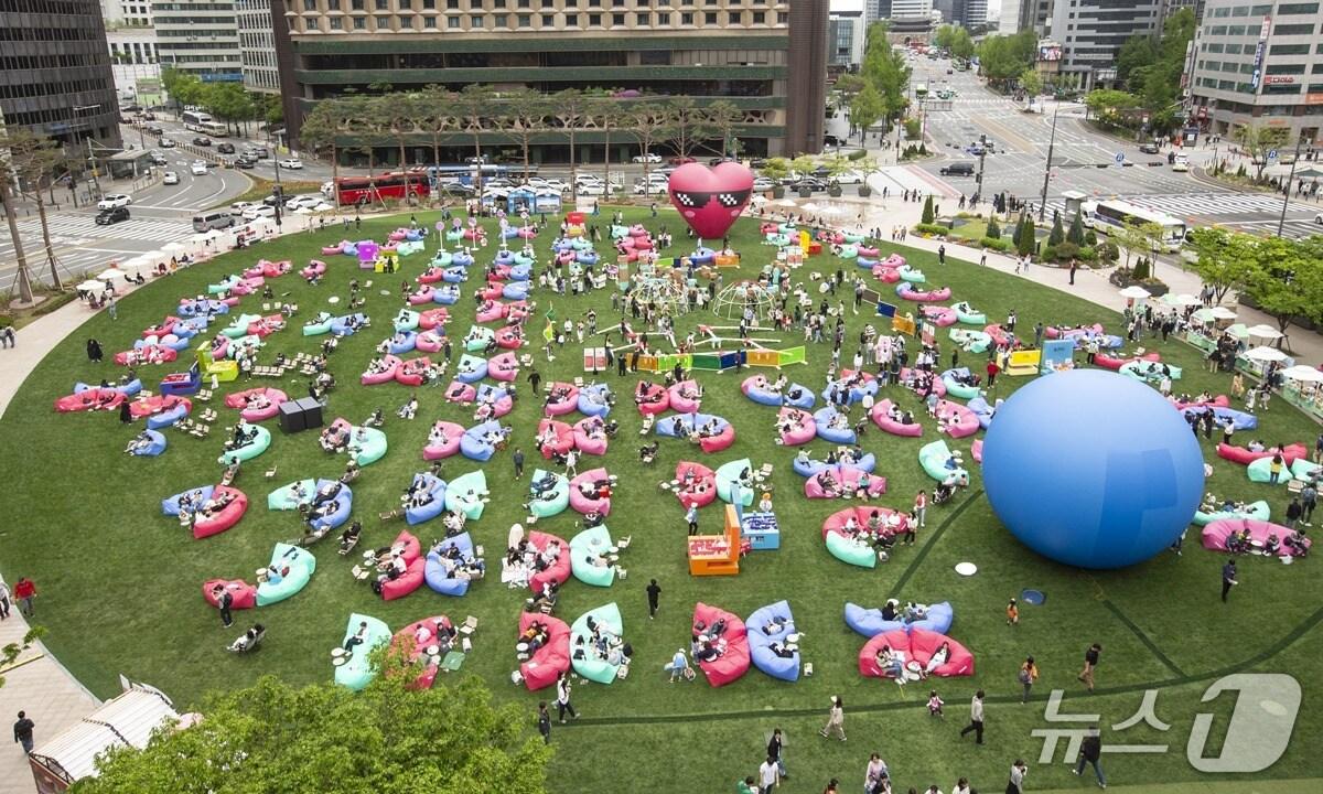 본문 이미지 - 2024 책읽는 서울광장 모습.&#40;서울시 제공&#41;
