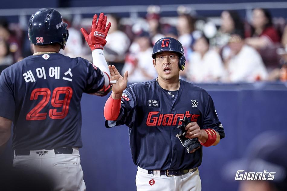 본문 이미지 - 롯데 자이언츠는 29일 열린 KBO리그 고척 키움 히어로즈전에서 9-3으로 이겼다. &#40;롯데 자이언츠 제공&#41;