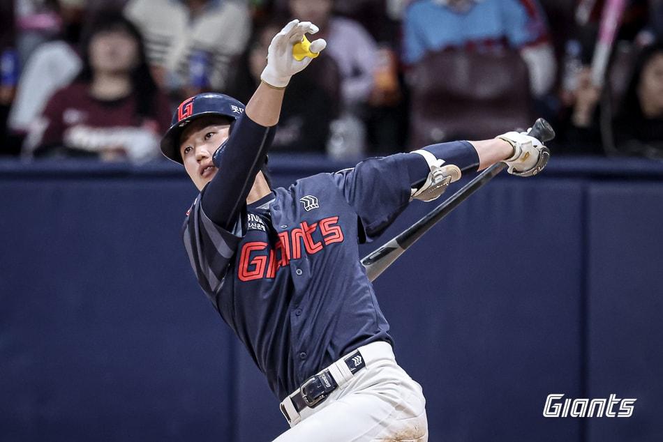 본문 이미지 - 롯데 자이언츠 내야수 전민재. &#40;롯데 자이언츠 제공&#41;
