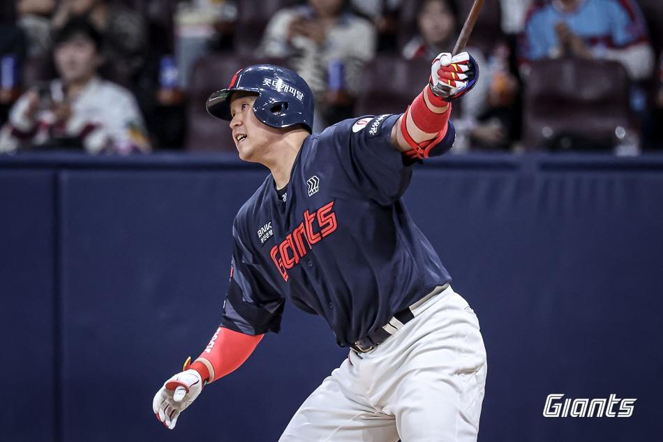 본문 이미지 - 롯데 자이언츠 유강남은 29일 열린 KBO리그 고척 키움 히어로즈전에서 3타수 2안타 1볼넷 2타점 1득점으로 활약했다. (롯데 자이언츠 제공)