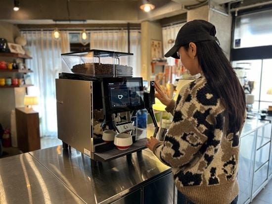 본문 이미지 - 전자동 커피 머신 써모플랜 Black&White4 CTS (오진양행 제공)