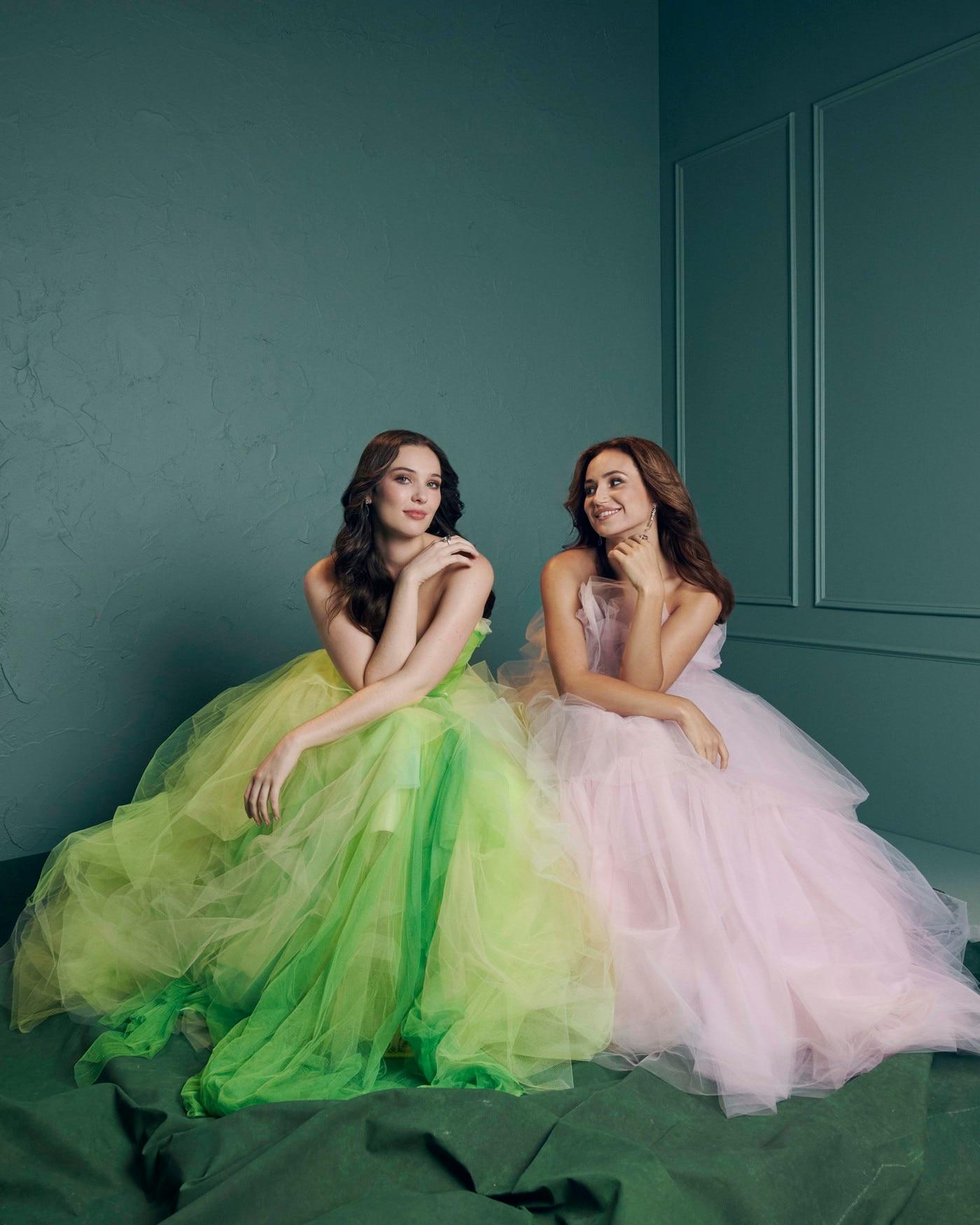 본문 이미지 - '엘파바' 역의 셰리든 아담스(왼쪽)와 '글린다' 역을 맡은 코트니 몬스마(에스앤코 제공)