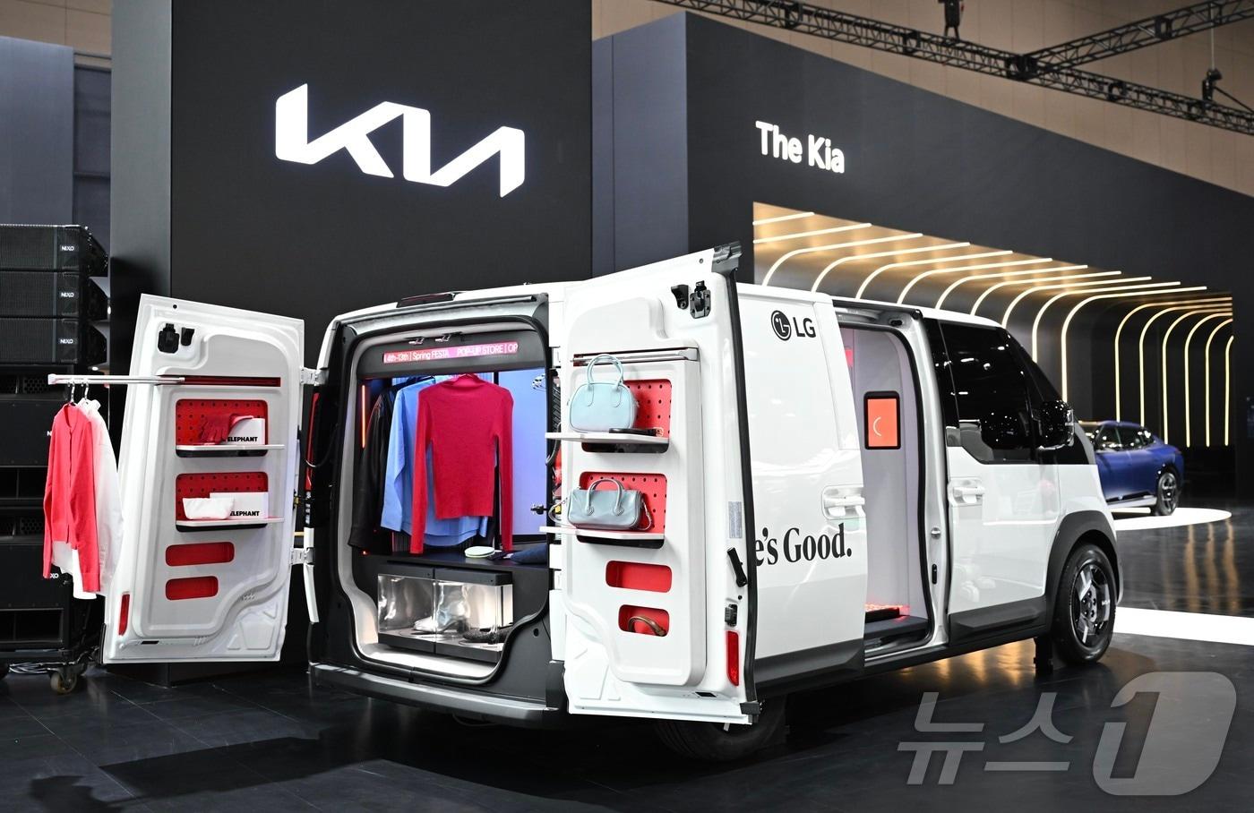 ‘2025 서울모빌리티쇼’ 행사장에 전시된 기아 PV5 슈필라움 스튜디오 콘셉트카 