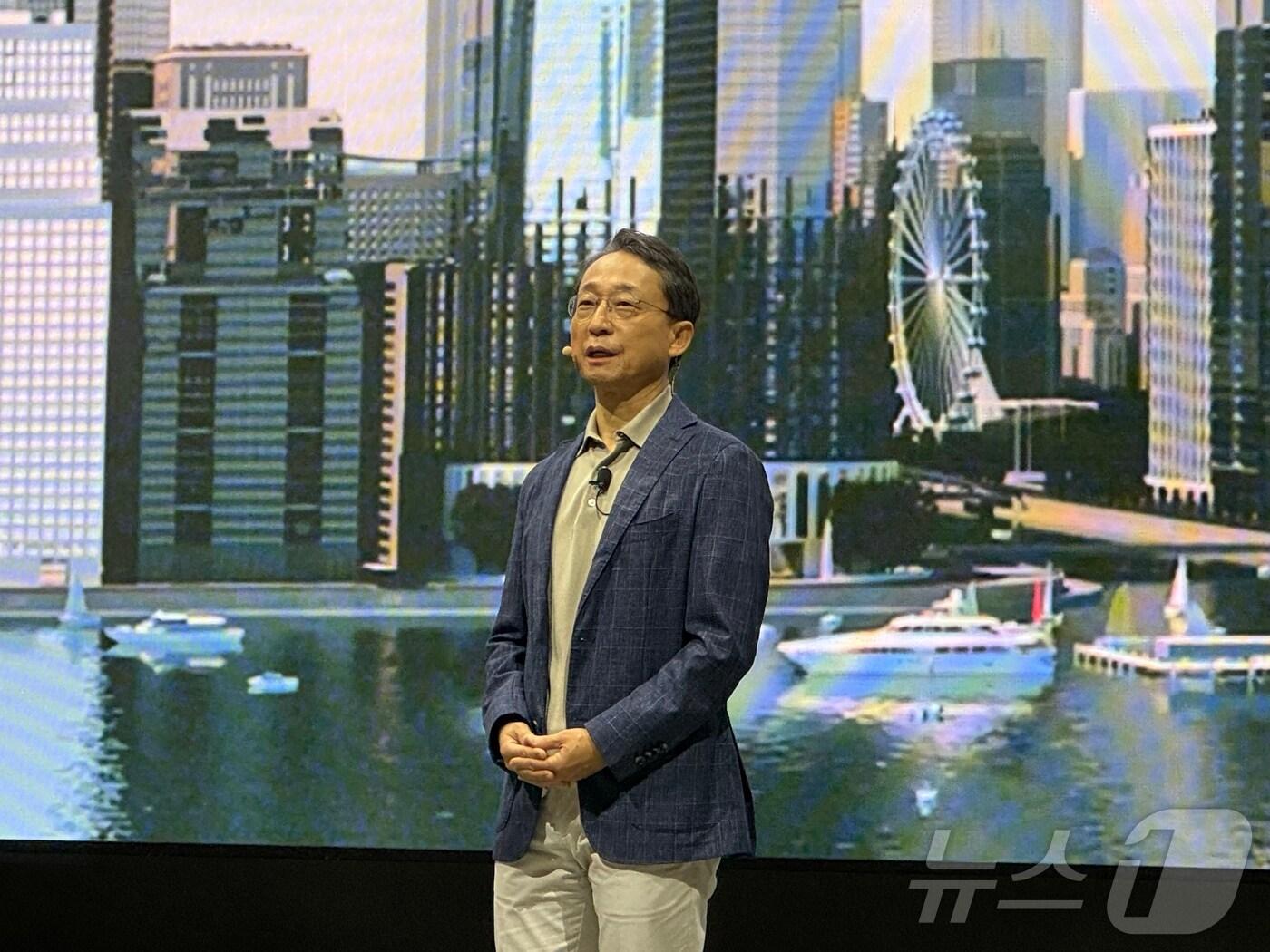 본문 이미지 - 조영철 HD현대사이트솔루션 대표이사 사장이 3일 경기 고양 킨텍스에서 열린 '2025 서울 모빌리티쇼'에서 발표하는 모습 2025.4.3/뉴스1