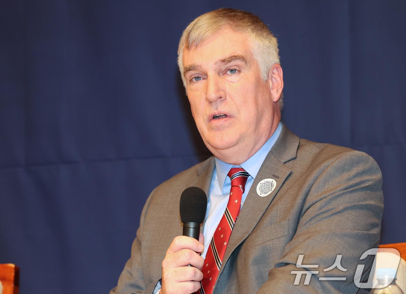 본문 이미지 - 프레드 플라이츠 미국우선주의정책연구소&#40;AFPI&#41; 부소장이 3일 서울 중구 프레스센터에서 열린 제40차 세종국가전략포럼 ‘트럼프 2기 행정부와 동아시아 안보’에서 한미동맹과 북핵 해법을 주제로 발언을 하고 있다. 2025.4.3/뉴스1 ⓒ News1 허경 기자