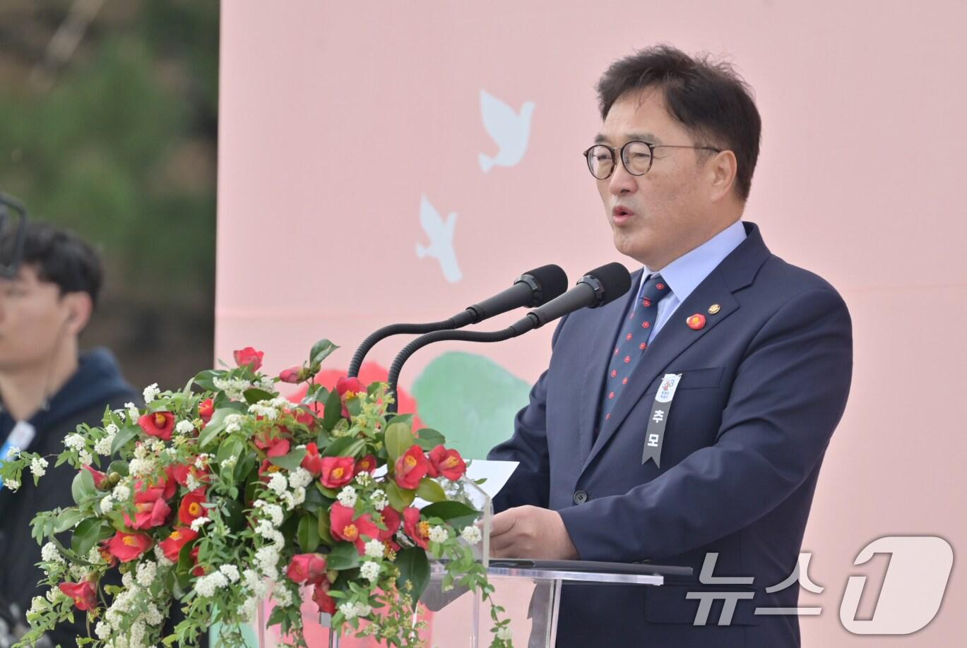 본문 이미지 - 우원식 국회의장이 3일 제주시 봉개동 제주4·3평화공원에서 열린 제77주년 4·3 희생자 추념식에서 추념사를 하고 있다.(제주도사진기자회. 재판매 및 DB 금지) 2025.4.3/뉴스1 ⓒ News1 오현지 기자