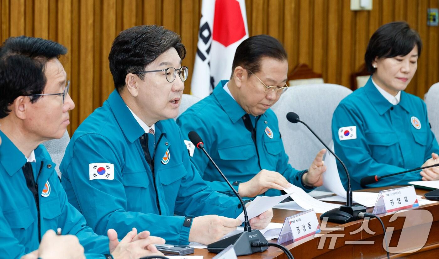 권성동 국민의힘 원내대표가 3일 서울 여의도 국회에서 열린 산불피해 대책마련 당정협의회에 참석해 인사말을 하고 있다. 2025.4.3/뉴스1 ⓒ News1 안은나 기자