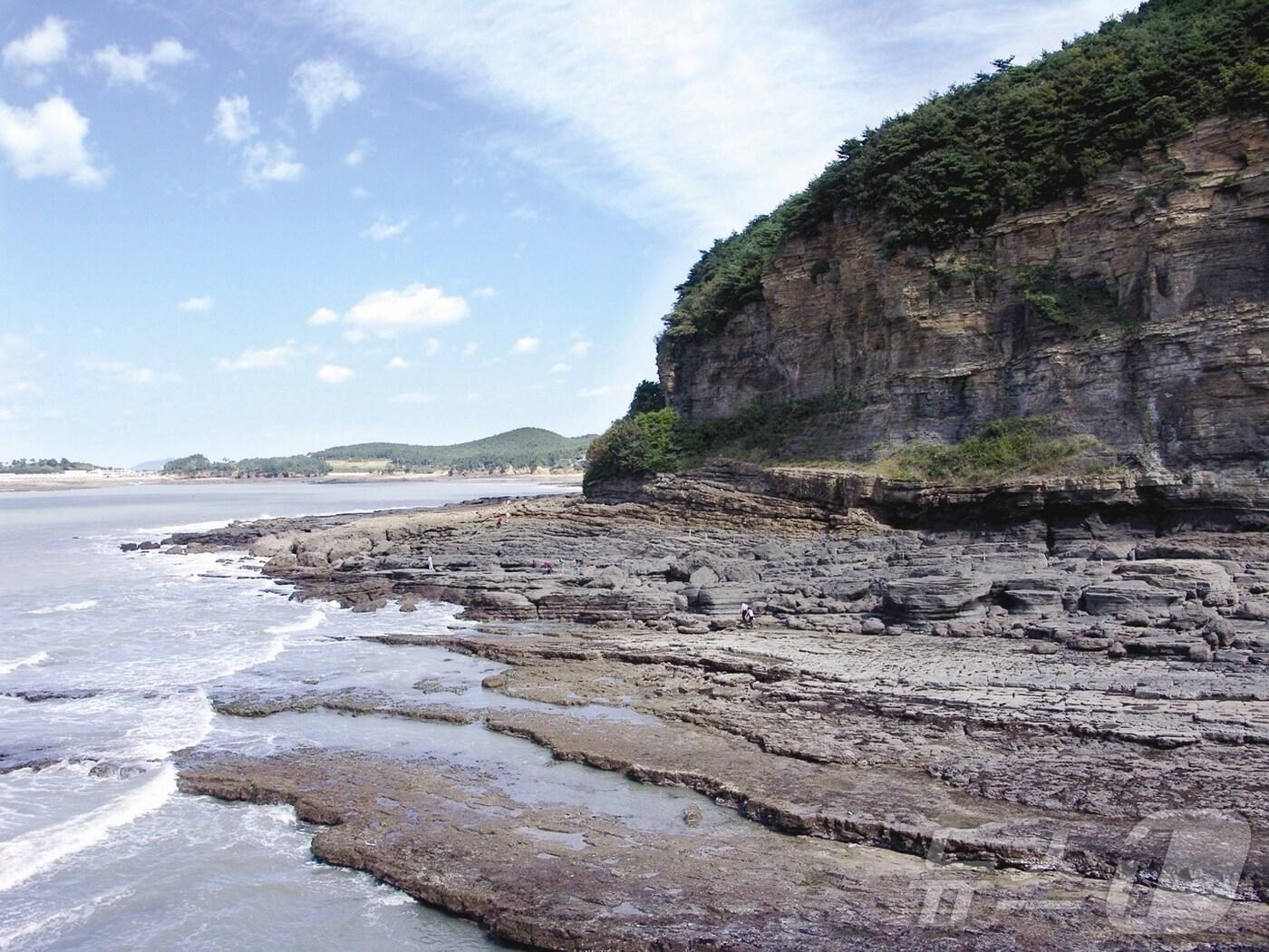 본문 이미지 - 전북 서해안 세계지질공원 내 부안 채석강.(전북자치도 제공. 재판매 및 DB 금지)/뉴스1 