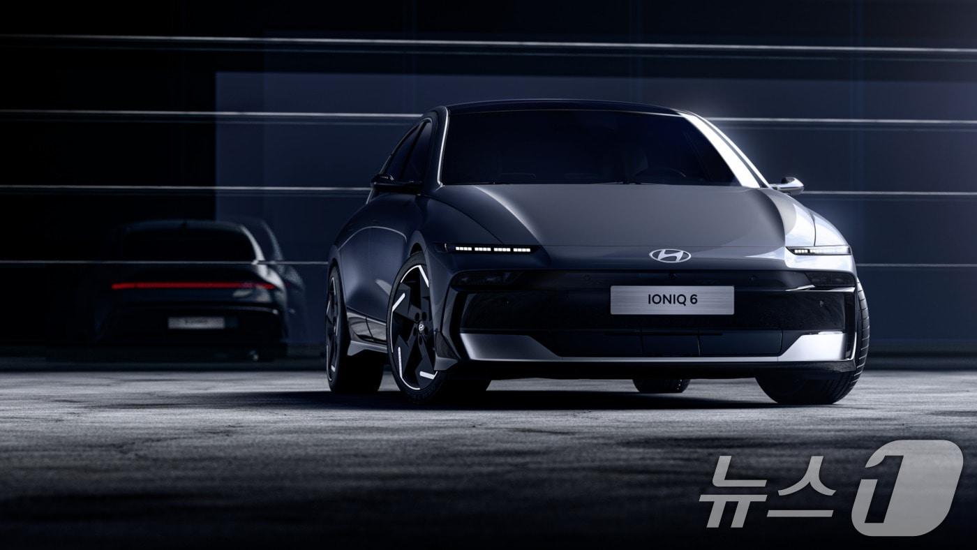 현대자동차는 3일 경기 고양시 킨텍스에서 열린 ‘2025 서울모빌리티쇼’ 보도발표회에서 신형 수소전기차 ‘디 올 뉴 넥쏘’와 전용전기차 ‘더 뉴 아이오닉 6’를 세계 최초로 공개했다. 사진은 더 뉴 아이오닉6. &#40;현대차 제공. 재판매 및 DB 금지&#41; 2025.4.3/뉴스1