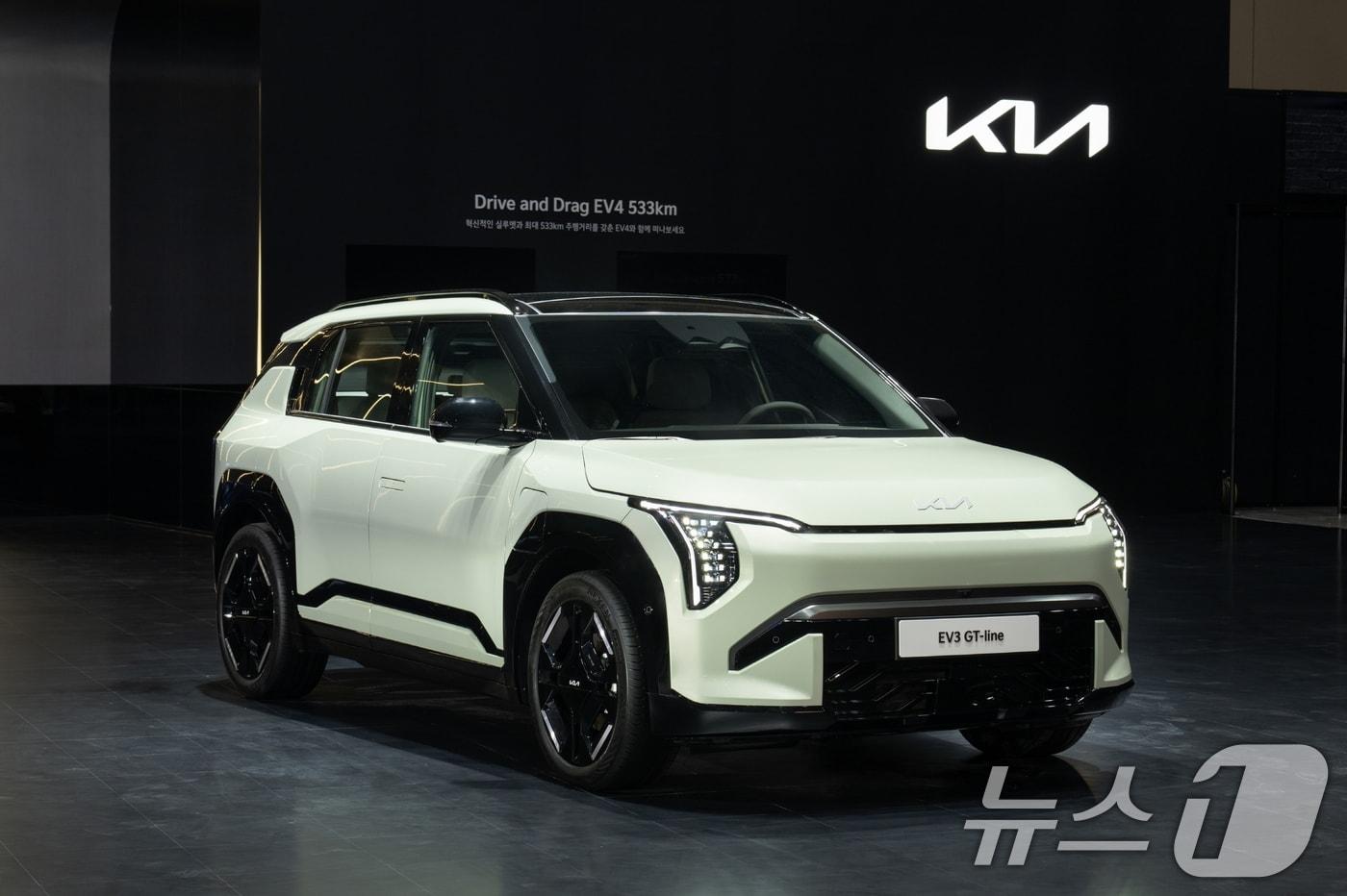  &#39;2025 서울모빌리티쇼&#39; 기아관 &#39;EV 라인업 존&#39;에 전시된 EV3 GT-line. &#40;기아 제공. 재판매 및 DB 금지&#41; 2025.4.3/뉴스1