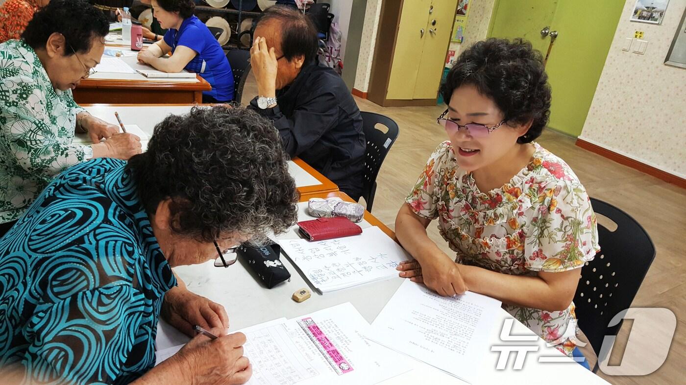 광주인재평생교육진흥원 문해 교육.&#40;광주시 제공. 재판매 및 DB 금지&#41; 