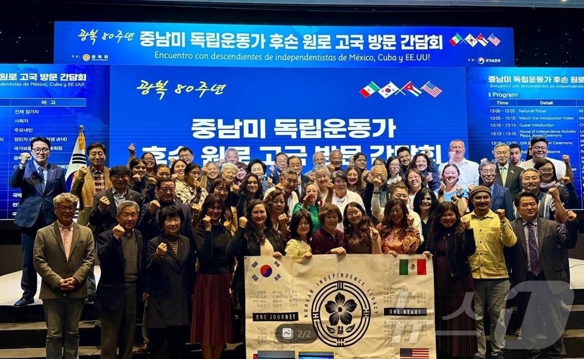 본문 이미지 - 멕시코와 쿠바로 이주한 한인 후손들이 3월 26일 인천공항을 통해 입국하고 있다.(전남대 제공. 재배포 및 DB 금지)