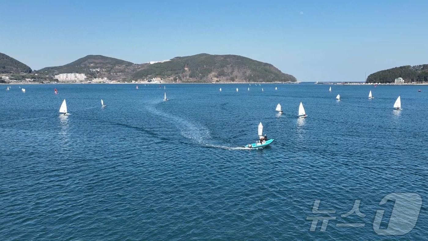  제22회 해양경찰청배 전국요트대회가 4월 10~14일 전북자치도 부안군 격포항에서 열린다. 요트대회 한 장면(자료사진)