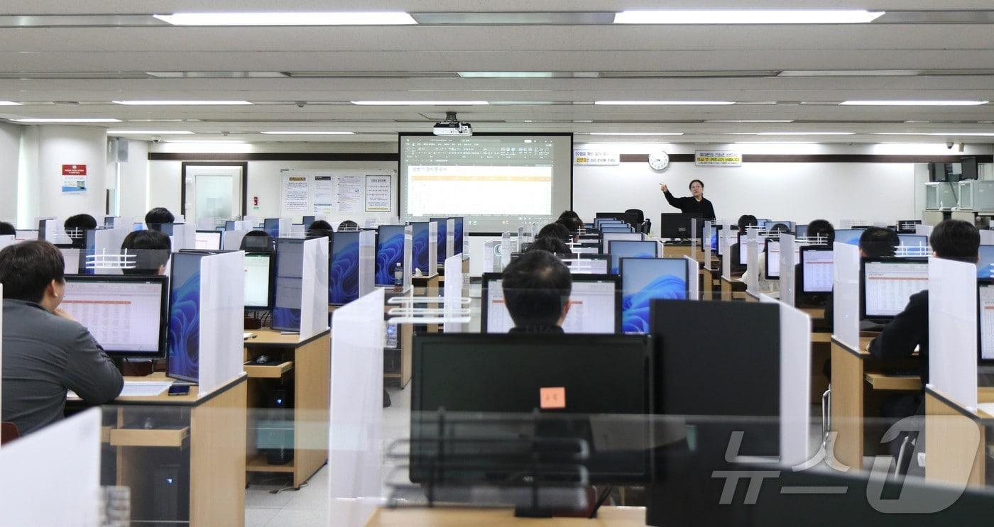 ‘엑셀(EXCEL) 실무능력 활용 교육’ 모습. (대전상의 제공. 재판매 및 DB금지) /뉴스1