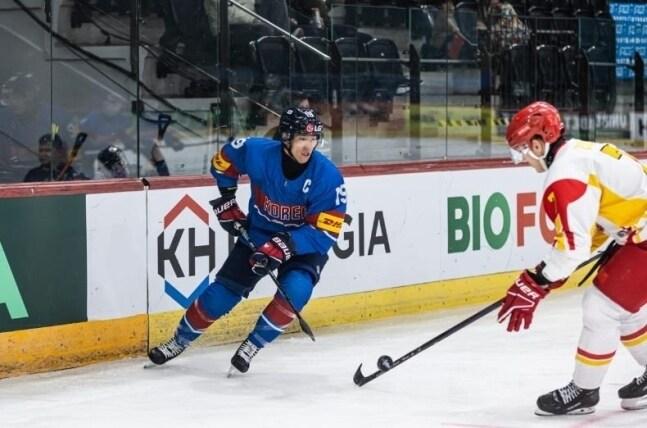 본문 이미지 - 한국아이스하키 대표팀의 경기 모습(국제아이스하키연맹 홈페이지 캡처) 