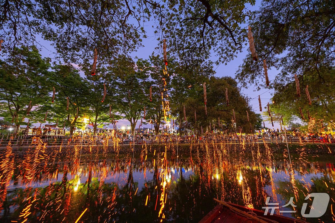 함안 낙화놀이&#40;함안군 제공. 재판매 및 DB금지&#41;.