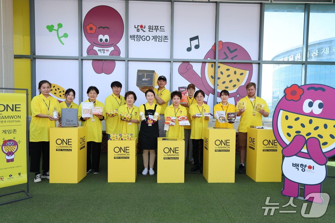 본문 이미지 - 롯데백화점 전주점은 오는 5월6일까지 9층 옥상정원에서 '춘향제와 함께하는 원더 남웜 백향과 페스티벌' 팝업스토어를 진행한다고 30일 밝혔다.(전주점 제공. 재판매 및 DB금지)2025.4.30/뉴스1