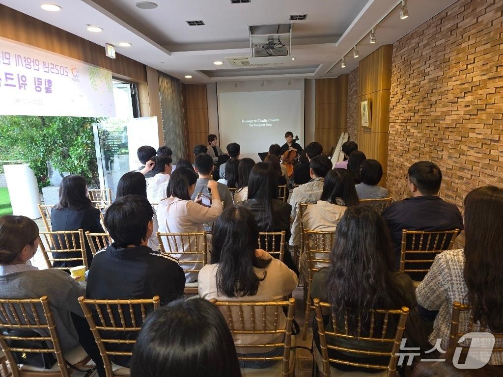 본문 이미지 - 경기 안양시가 30일 민원 담당 공무원의 감정노동 스트레스 해소와 심신 재충전을 위한 워크숍을 가졌다.(안양시 제공. 재판매 및 DB금지)/뉴스1