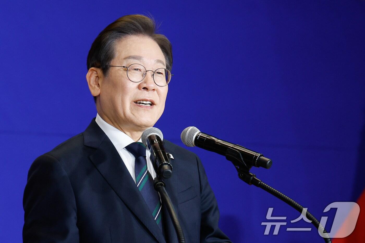 이재명 더불어민주당 대선 후보가 30일 오후 서울 여의도 국회 의원회관에서 열린 제21대 대통령선거 중앙선거대책위원회 출범식에서 연설을 하고 있다. 2025.4.30/뉴스1 ⓒ News1 안은나 기자