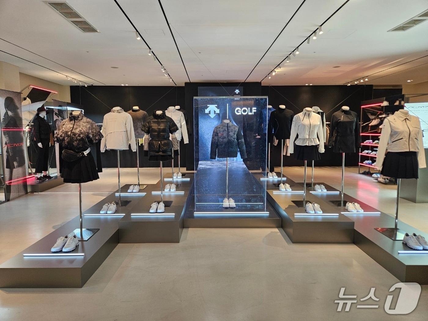 본문 이미지 - 데상트골프가 30일 서울 청담동 소재 클럽디청담에서 &#39;2025 비전 쇼케이스&#39;를 개최했다.ⓒ 뉴스1/김진희 기자.