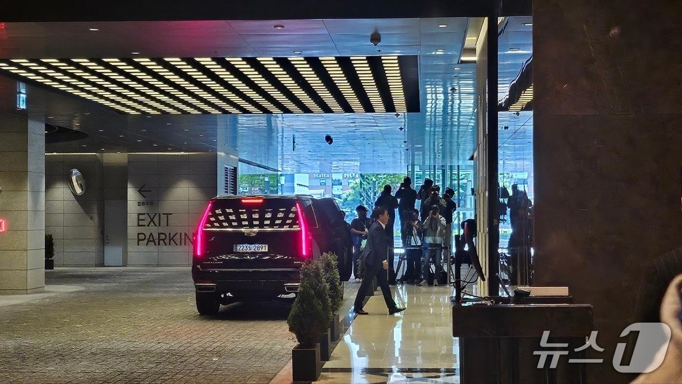 도널드 트럼프 미국 대통령의 장남 트럼프 주니어가 30일 1박2일 일정으로 방한해 국내 주요 기업 총수들과 면담을 진행하고 있다. 30일 서울 강남구 조선팰리스 호텔. ⓒ News1 윤수희 기자