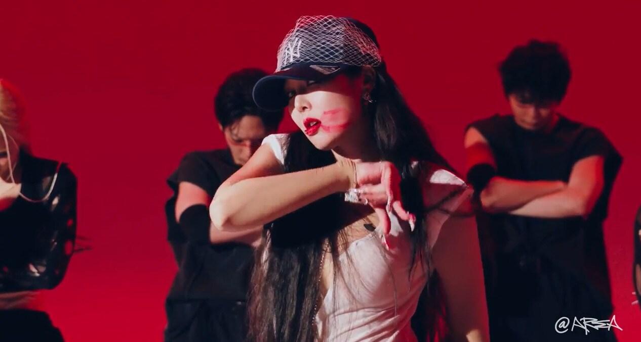 본문 이미지 - 현아 '못' 뮤직비디오 영상 갈무리