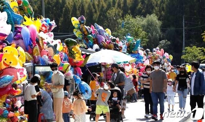 본문 이미지 - 전북자치도 전주동물원을 찾은 시민들의 모습./뉴스1DB