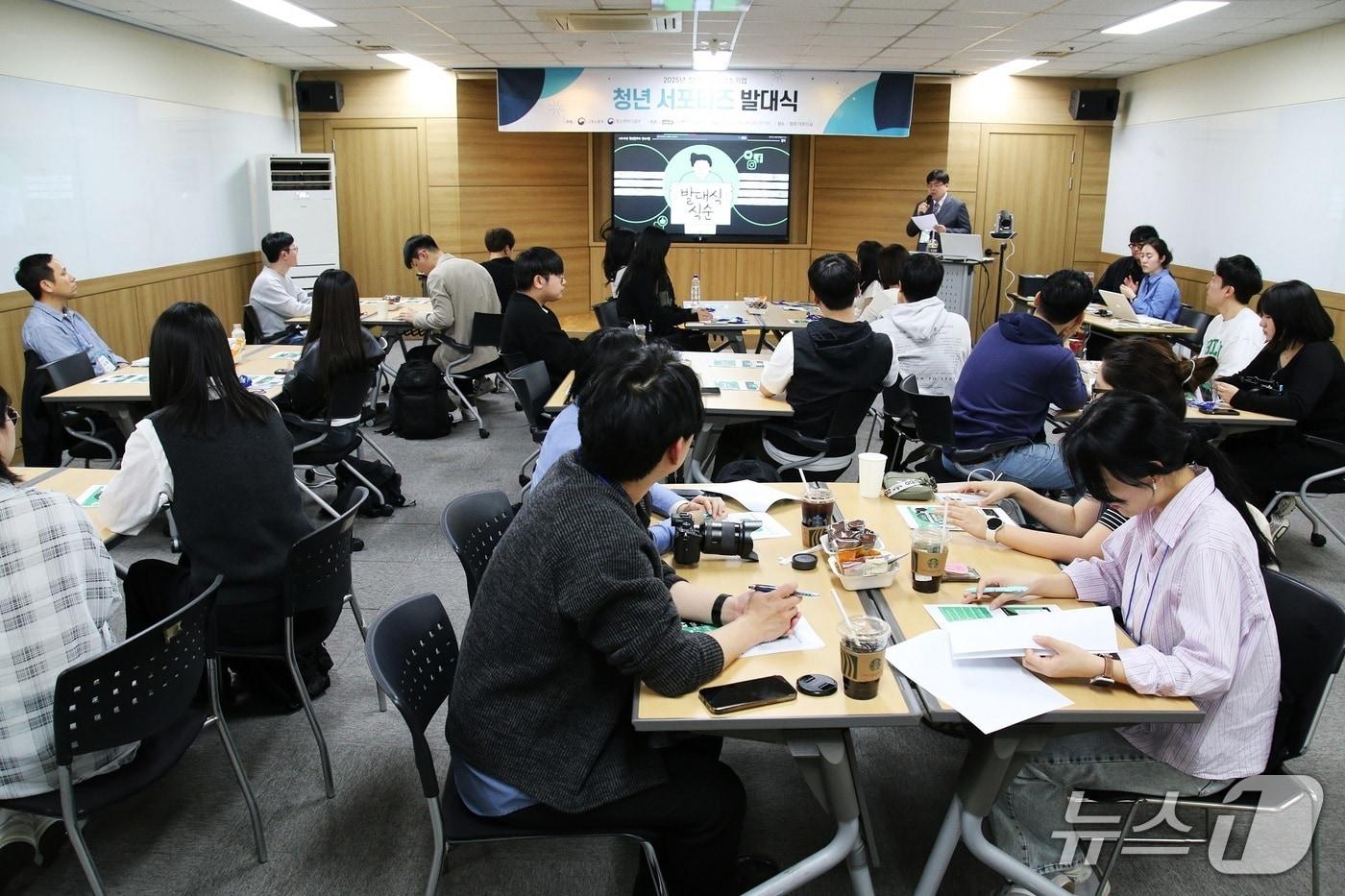 4월 30일, 벤처기업협회가 협회 대회의실에서 청년일자리 강소기업 서포터즈 발대식을 진행하고 있다.&#40;벤처기업협회 제공&#41;