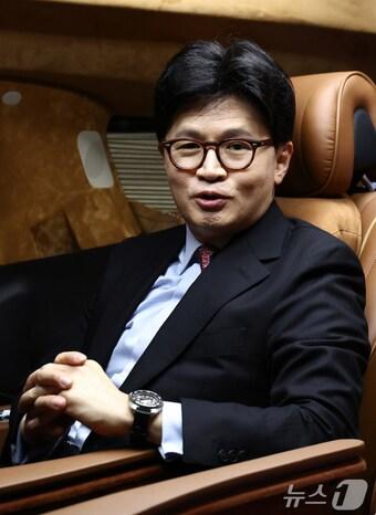 본문 이미지 - 한동훈 국민의힘 대선 경선 후보가 30일 뉴스1과 인터뷰를 하고 있다. 2025.4.30/뉴스1 ⓒ News1 김민지 기자