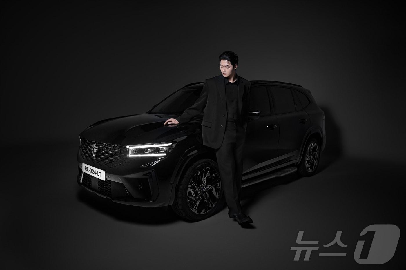 그랑 콜레오스 에스프리 알핀 누아르와 공식 앰배서더 오상욱 선수(르노코리아 제공) 