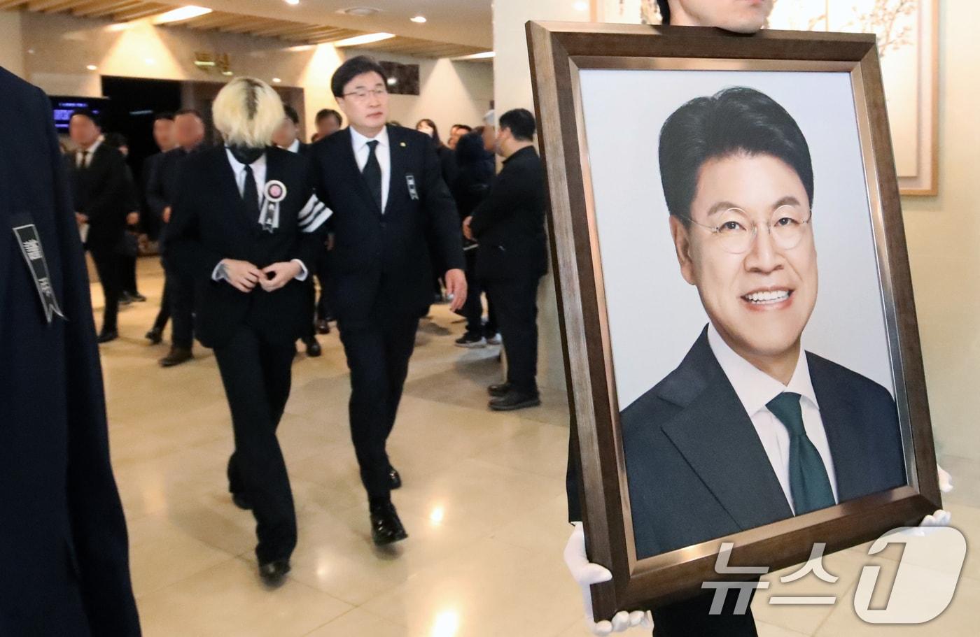 4일 오전 부산 해운대백병원 장례식장에서 고&#40;故&#41; 장제원 전 국민의힘 의원의 발인이 엄수되고 있다. 2025.4.4/뉴스1 ⓒ News1 윤일지 기자