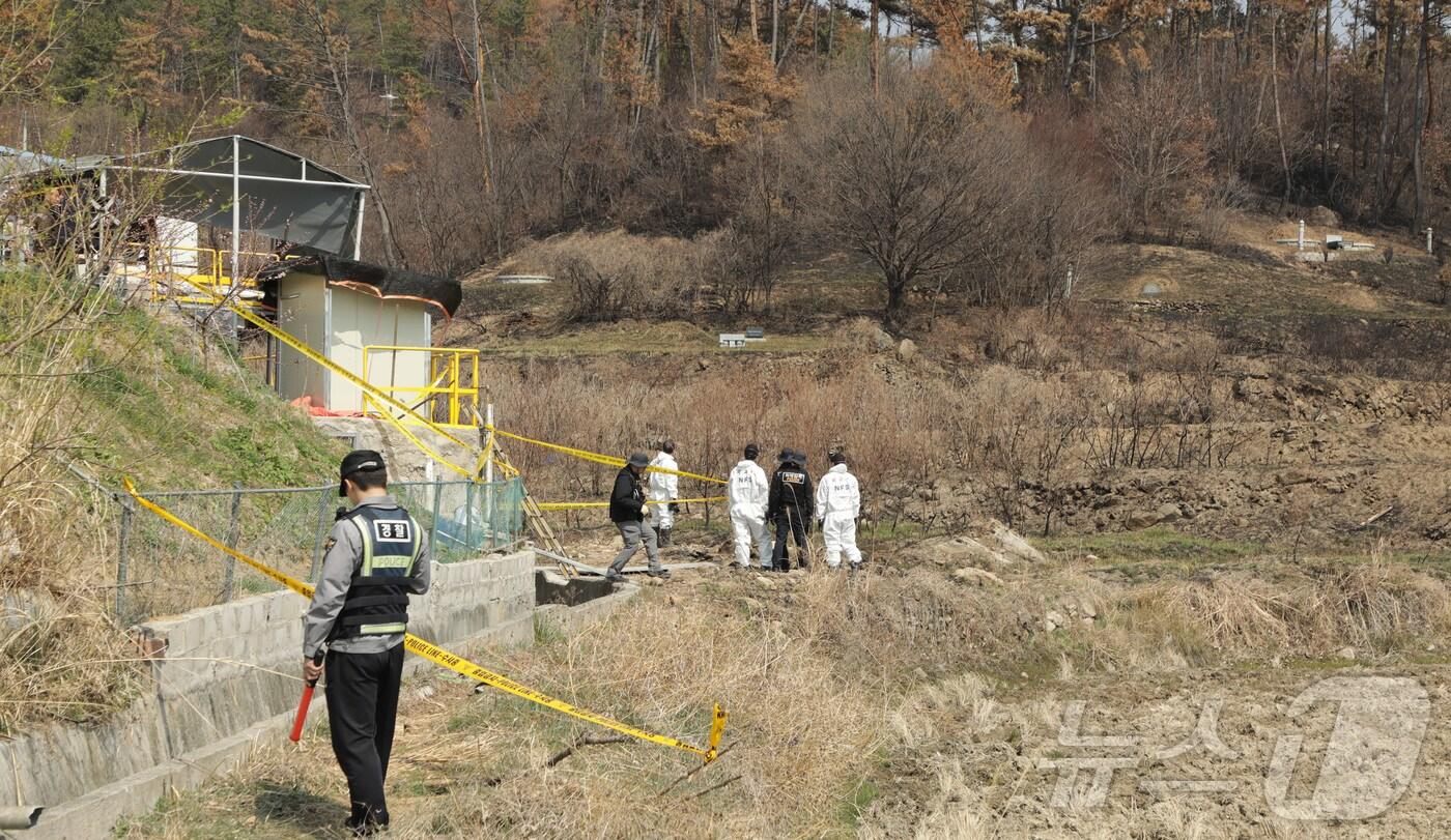 본문 이미지 - 지난 22일 발생한 울산 울주 온양 대운산 산불에 대한 정확한 발화 원인 등을 조사하기 위한 합동감식이 4일 오전 진행되고 있다.2025.4.4/뉴스1 ⓒNews1 김지혜 기자