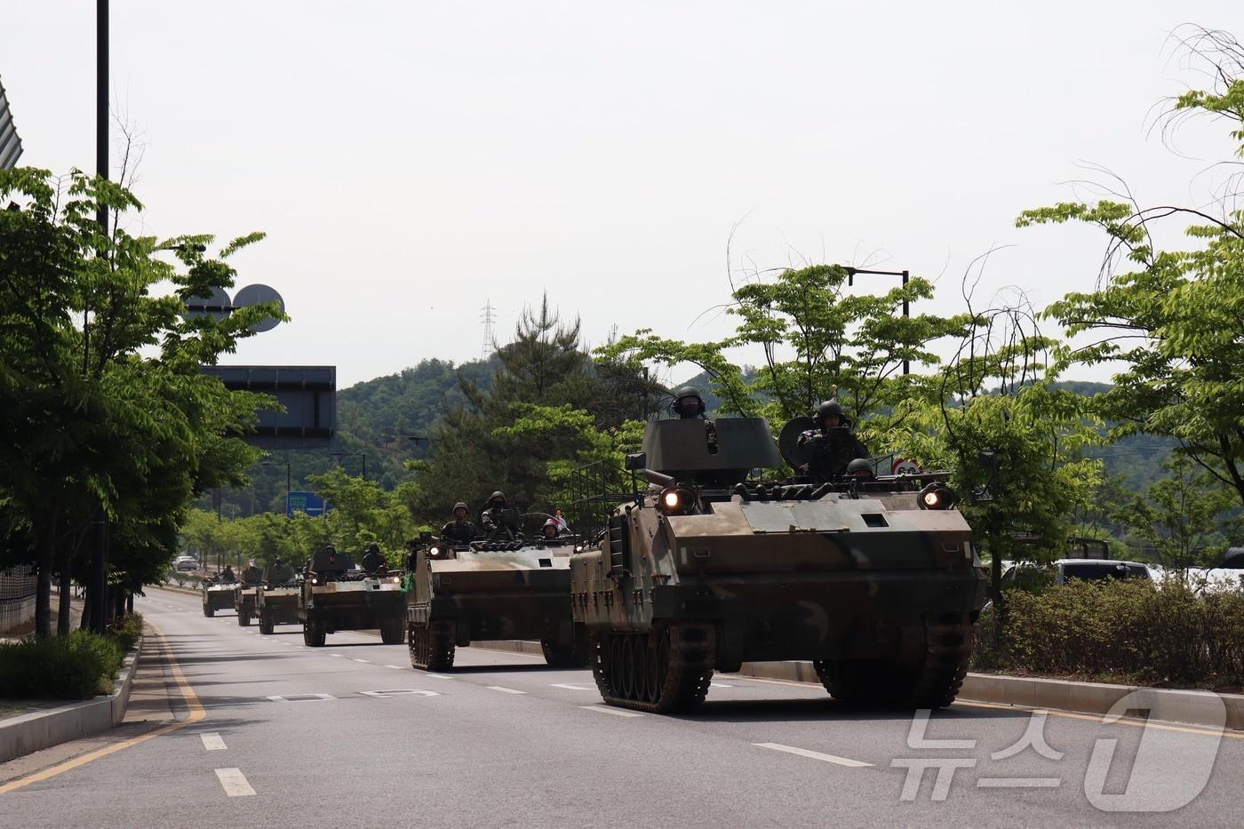 본문 이미지 - 육군 1군단 장갑차 기동훈련 모습. (1군단 제공, 재판매 및 DB금지)