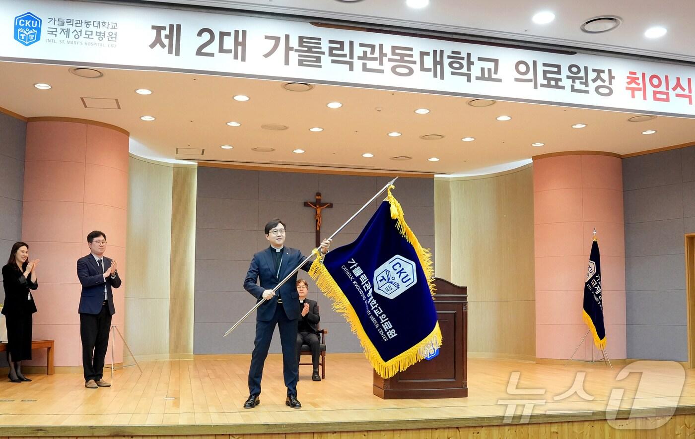 본문 이미지 - 고동현 신부 가톨릭관동대 의료원장 취임식(가톨릭관동대학교 국제성모병원 제공) / 뉴스1