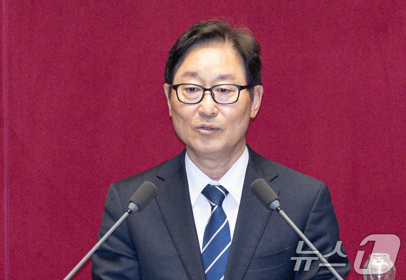 박범계 더불어민주당 의원이 4일 오후 서울 여의도 국회에서 열린 제424회 국회&#40;임시회&#41; 제1차 본회의에서 최상목 기획재정부 장관 탄핵소추안의 법제사법위원회로의 회부 동의의 건에 대한 제안 설명을 하고 있다. 2025.4.4/뉴스1 ⓒ News1 이재명 기자