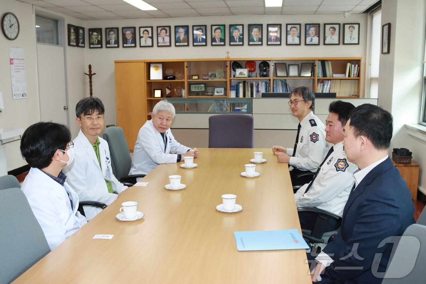 본문 이미지 - 강원특별자치도 소방본부, 원주세브란스기독병원 찾아 이송대응체계 강화 방안 논의.(도소방본부 제공, 재판매 및 DB금지)