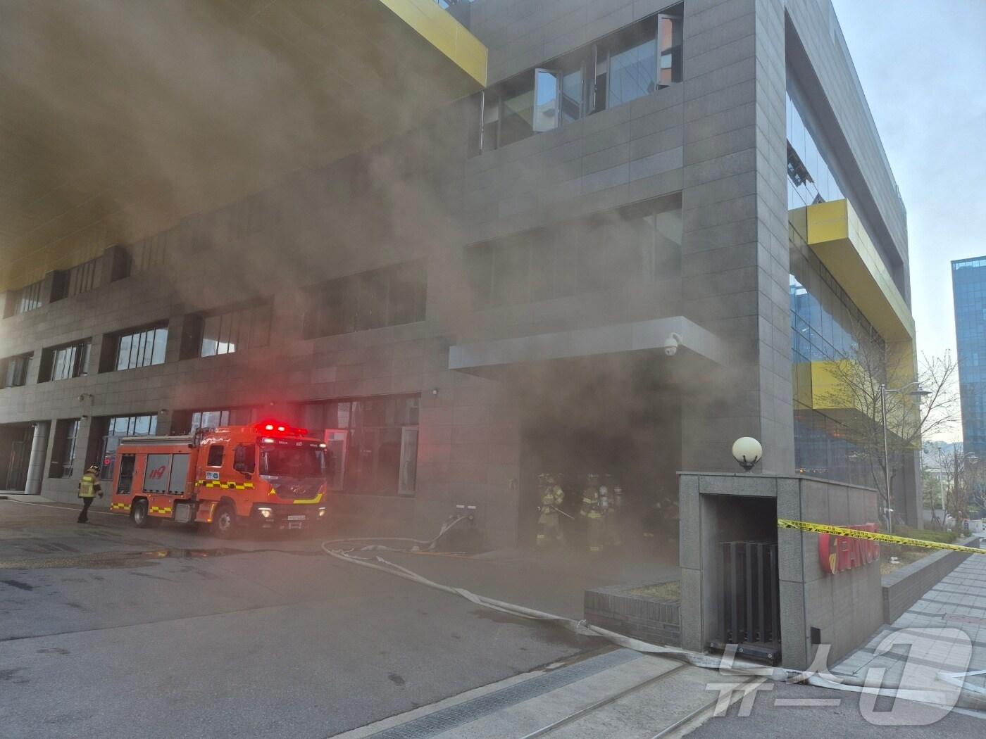 본문 이미지 - 화재 현장.(경기도소방재난본부 제공, 재판매 및 DB 금지)