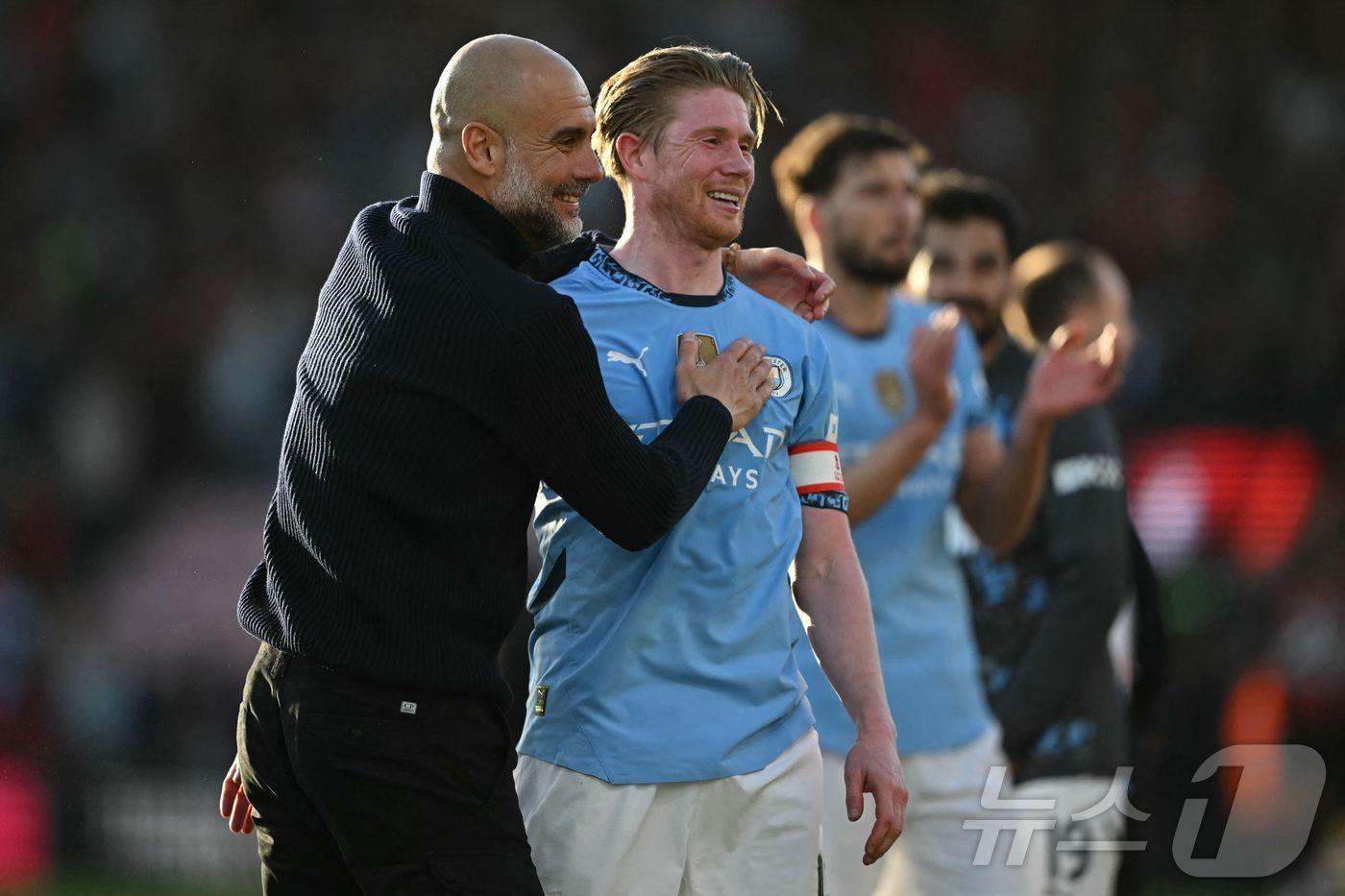 펩 과르디올라 감독과 케빈 더브라위너. ⓒ AFP=뉴스1